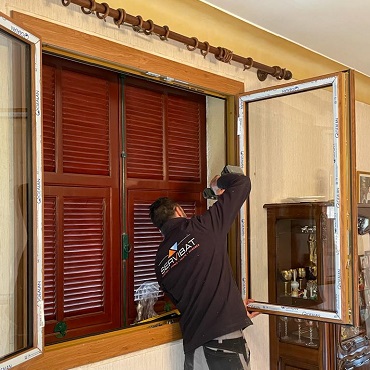 Comment poser facilement une fenêtre PVC en rénovation ?